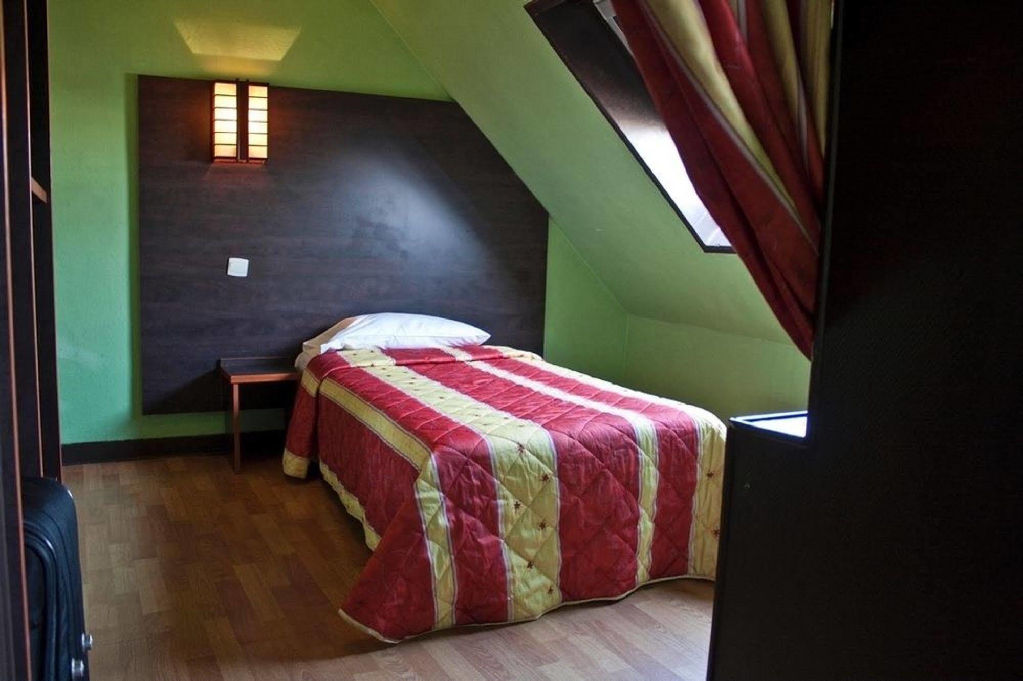 Hotel Cambrai ปารีส ภายนอก รูปภาพ